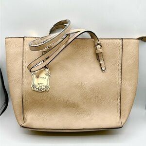 Large Tan Handbag /Tote in Vegan Leather, with a Wallet. NWT